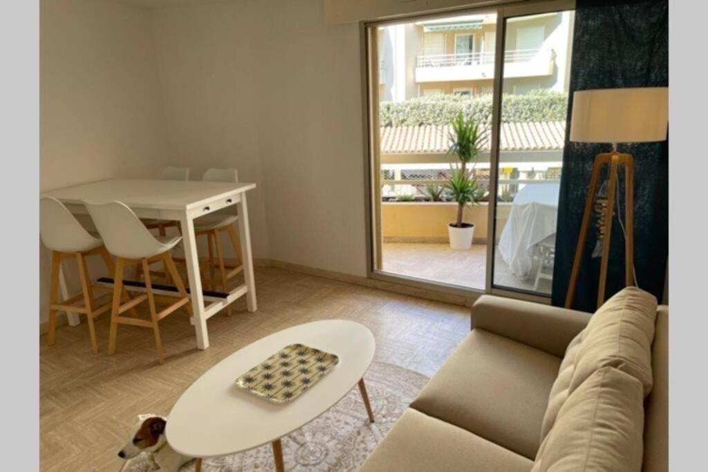 Confortable Appartement A キャバレール・シュル・メール エクステリア 写真
